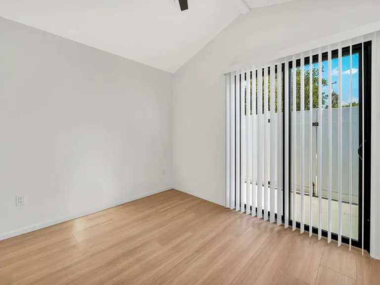 20255 Glasgow Dr — Photo 6