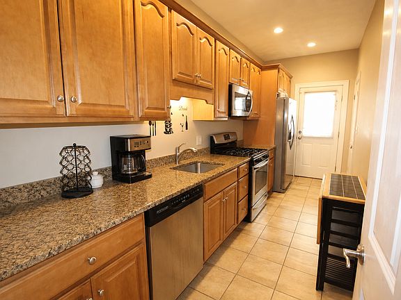 3rd image of 8 Common St APT 1