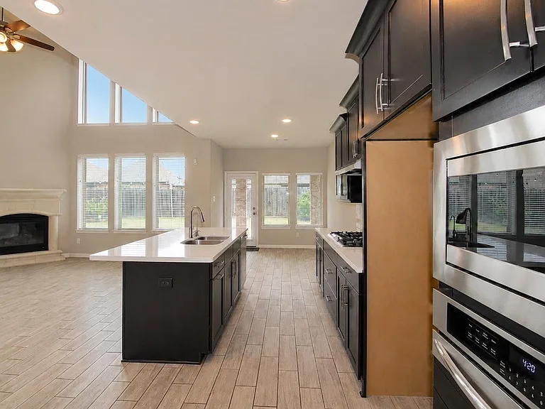 1019 Fresh Spring Rd — Photo 2