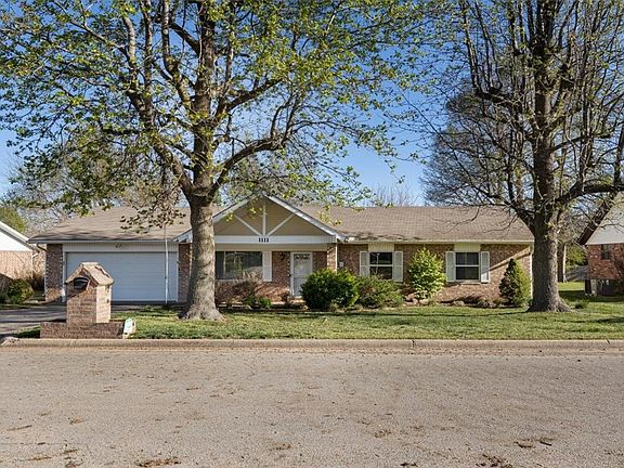 2nd image of 1111 W Linda Ln