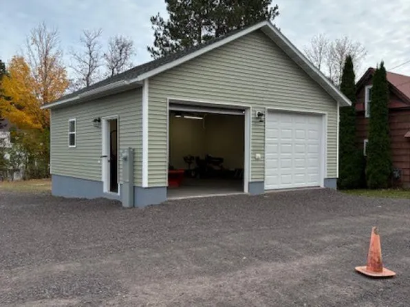 1406 Calumet St, Lake Linden, MI 49945