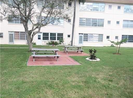 5th image of 211 Pasadena Ave N APT 106