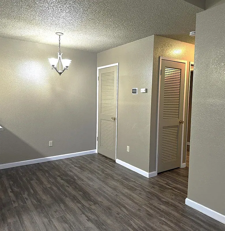 1 bed, 2.0 bath, 826 sqft, $1,384 — Photo 4