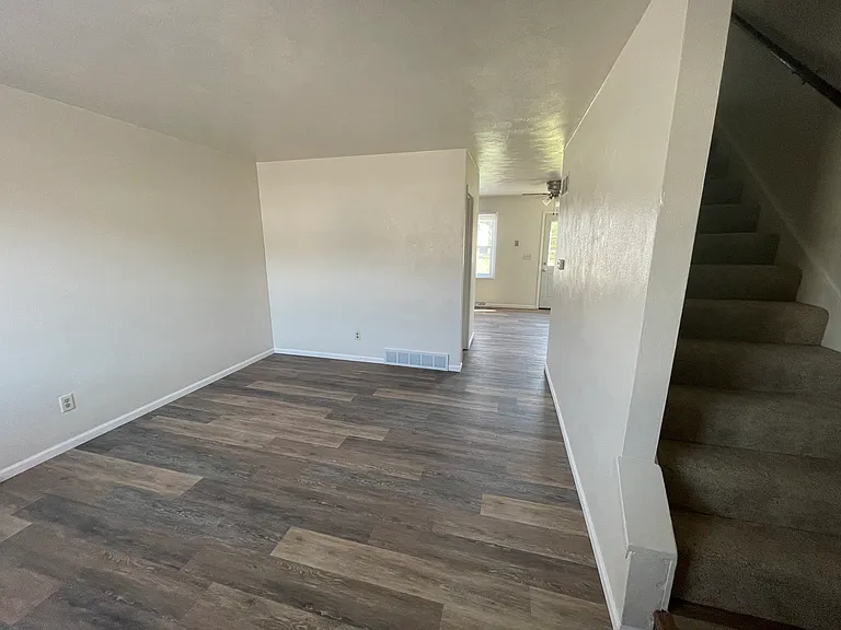 649 W 61st St — Photo 3