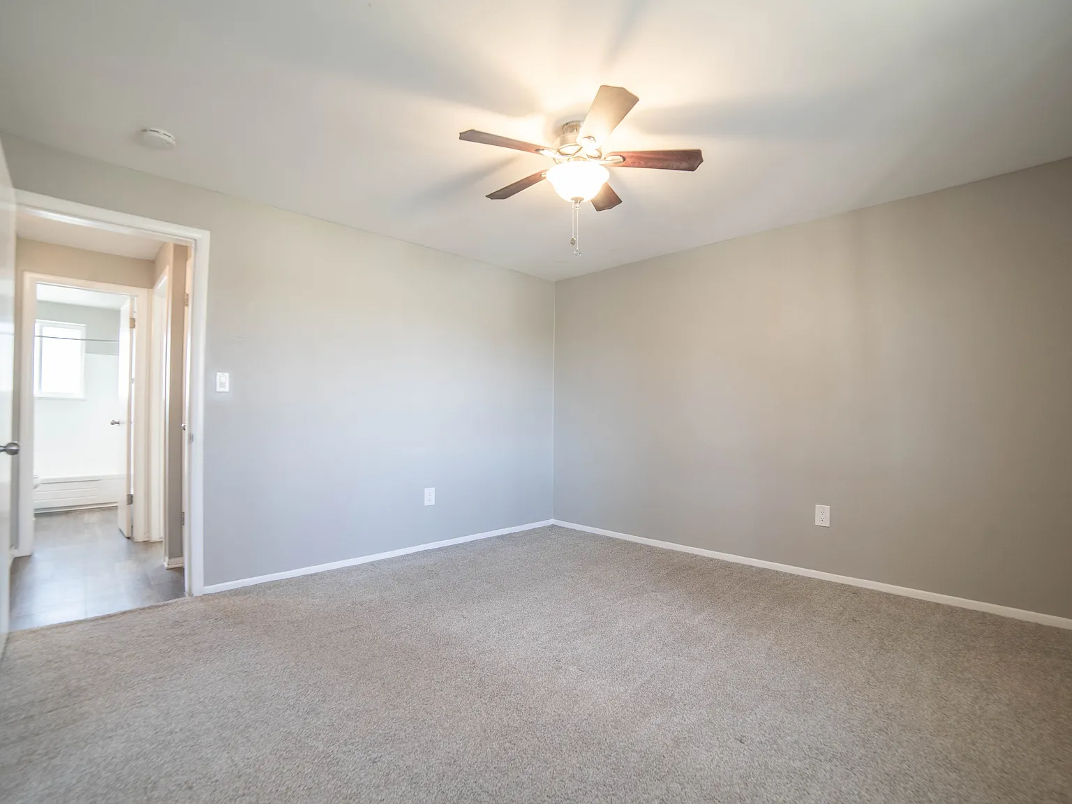 COTTONWOOD APARTMENTS — Photo 4