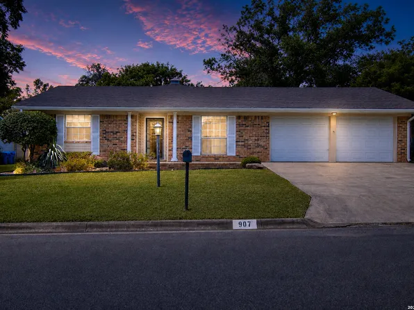 907 LAKE DR, Kerrville, TX 78028