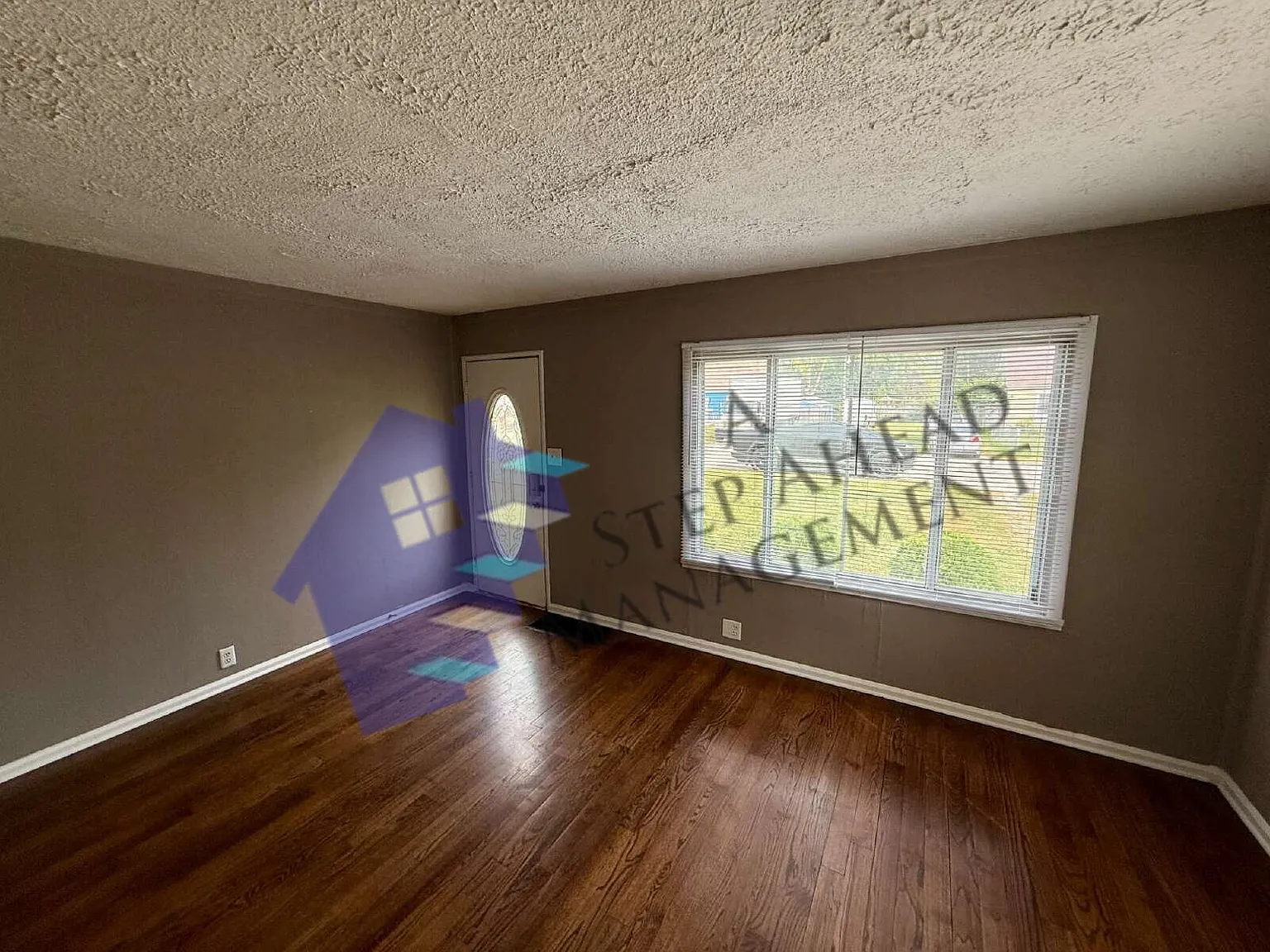 4845 Wentworth — Photo 3
