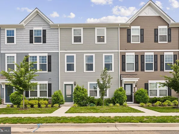 195 Presidents Pointe Ave, Ranson, WV 25438