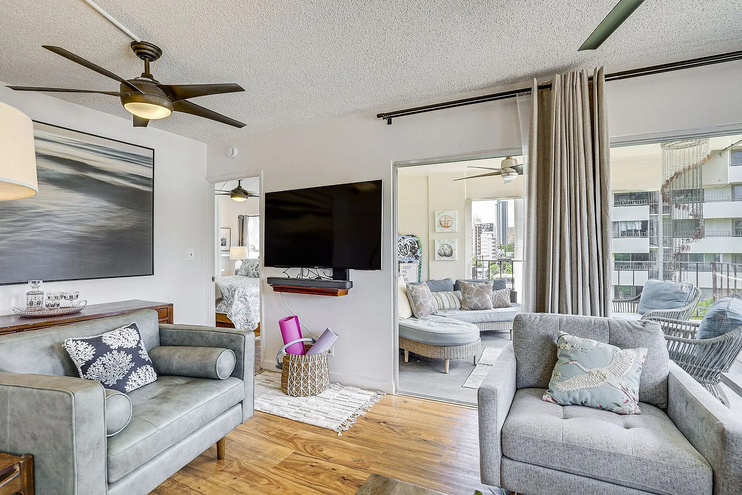 3 bed, 2.0 bath, 1184 sqft, $5,213 — Photo 4