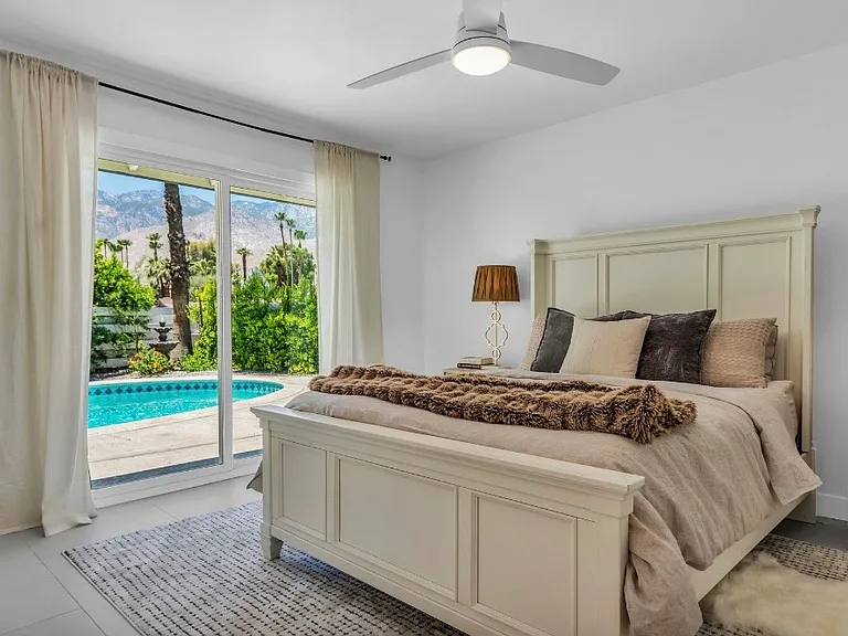 1111 S San Joaquin Dr — Photo 15