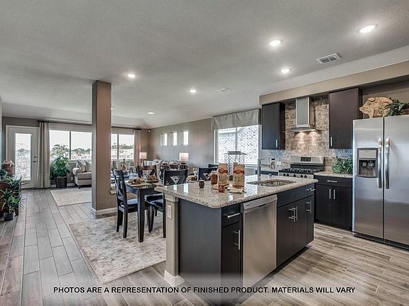 4th image of 1055 Fairfax Dr