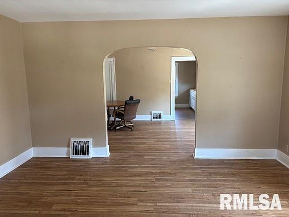 5th image of 1103 W Main Cross St