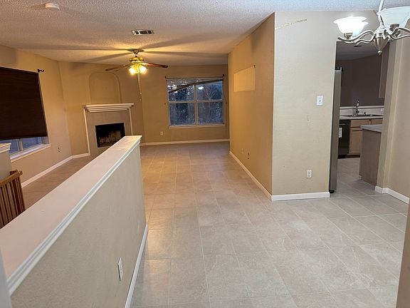 3rd image of 1406 Peregrine St