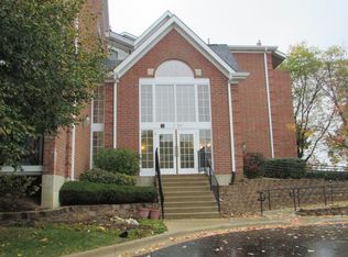 49 Hunt Club Dr #49, St Charles, IL 60174