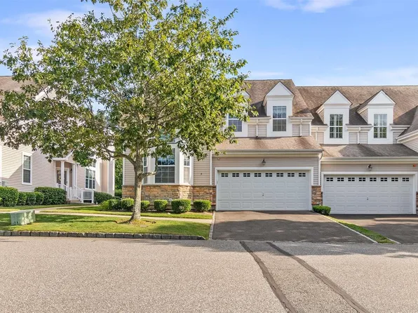 5 Emilie Drive #5, Center Moriches, NY 11934