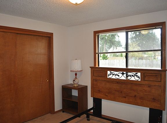 3rd image of 1202 NE 143rd Ave
