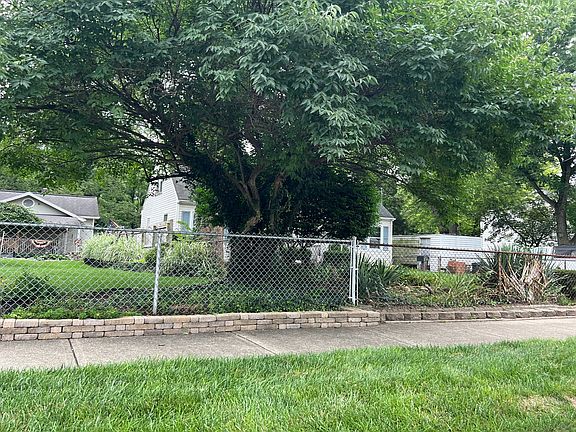3rd image of 2138 Winona Dr