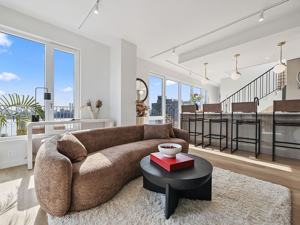 1st image of 16 West St #1013