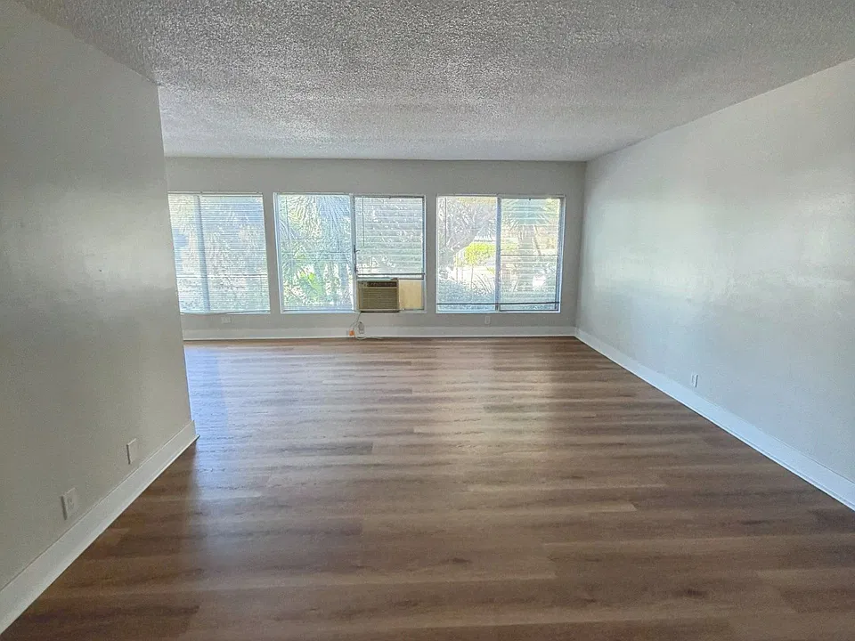 1540 N Laurel Ave #2A