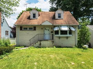 30 McCall Ave, Livingston, NJ 07039