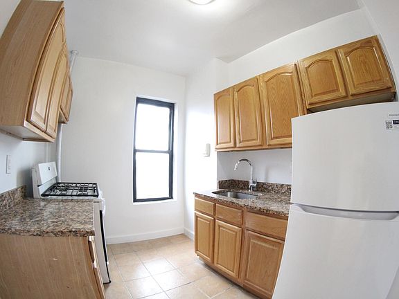 3rd image of 1841 Mohegan Ave #7-1