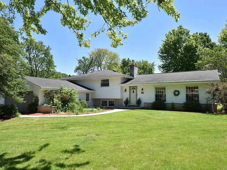 12475 Elmhurst Pkwy — Photo 2