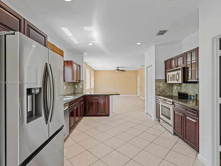 20530 NW 12th Ct — Photo 7