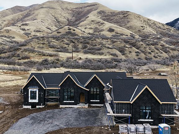 2nd image of 702 N 2000 E #305