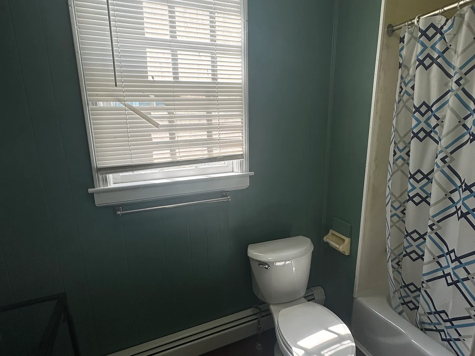 1 bed, 1200 sqft, $1,300 — Photo 2