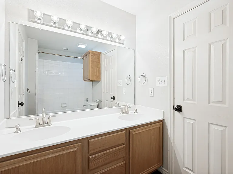 1156 Bent Oaks Dr — Photo 13