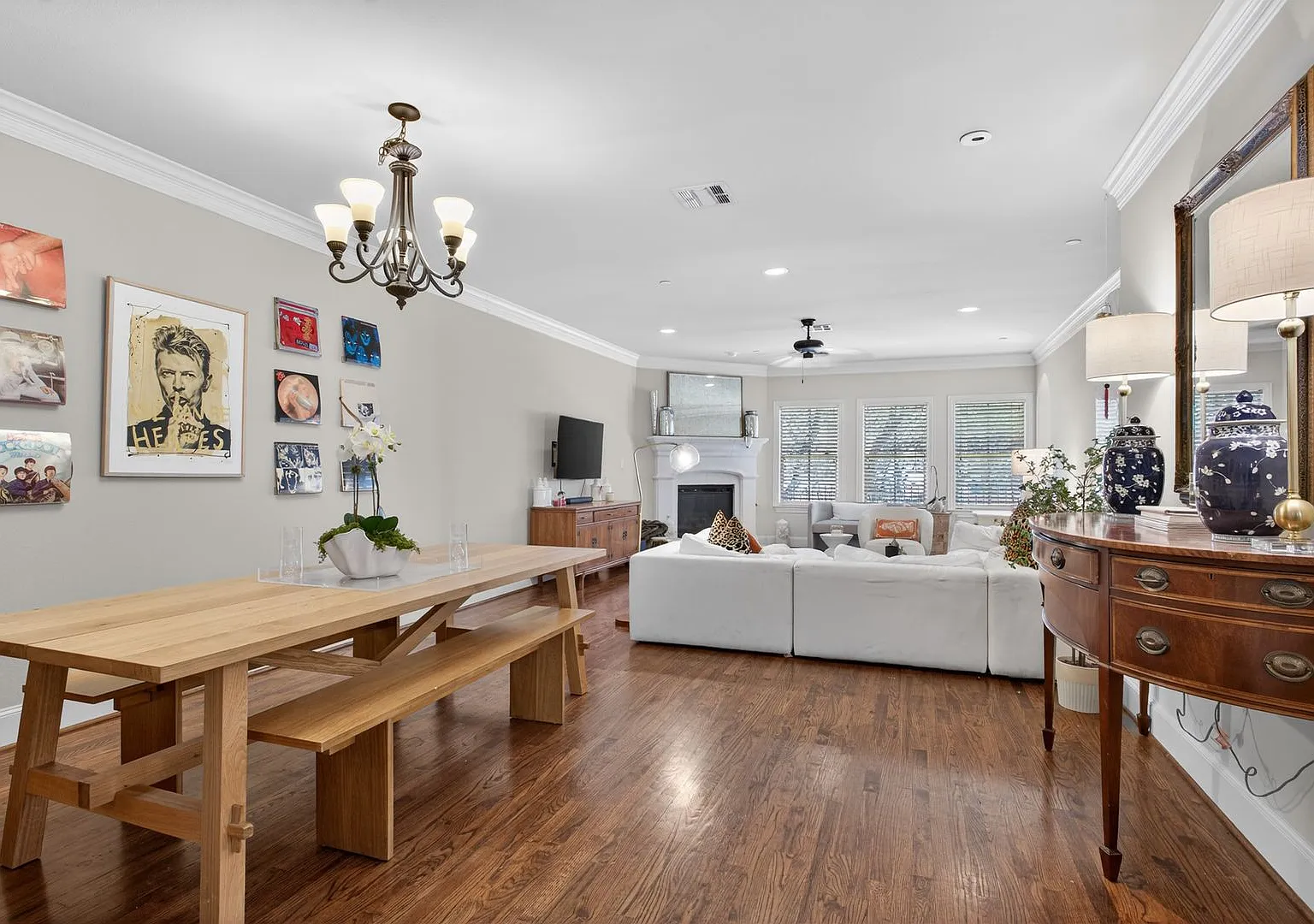 Second Floor Highland Park Luxury Condo — Photo 2