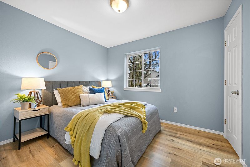 3rd image of 2709 W Maplewood Avenue #201
