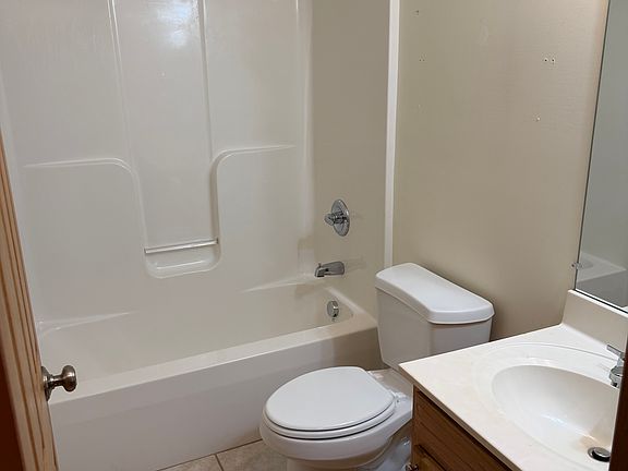 5th image of 612 Leah Dr