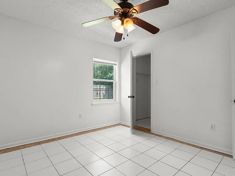 110 Charles Dr — Photo 10