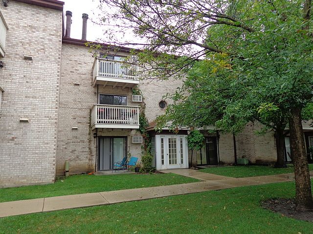 1st image of 452 E Spruce Dr APT 3A