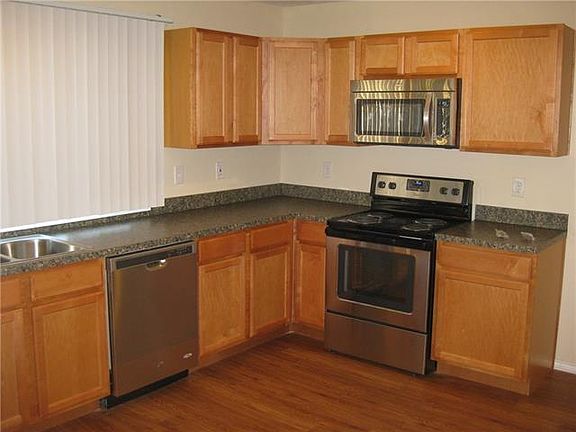 3rd image of 408 Solitude Dr