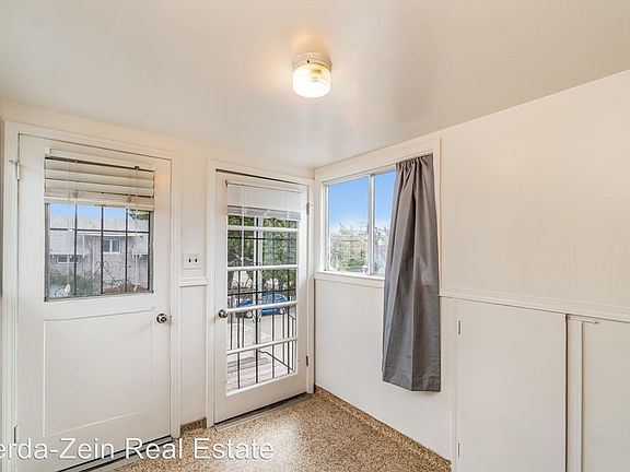 2nd image of 424 Joaquin Ave #424