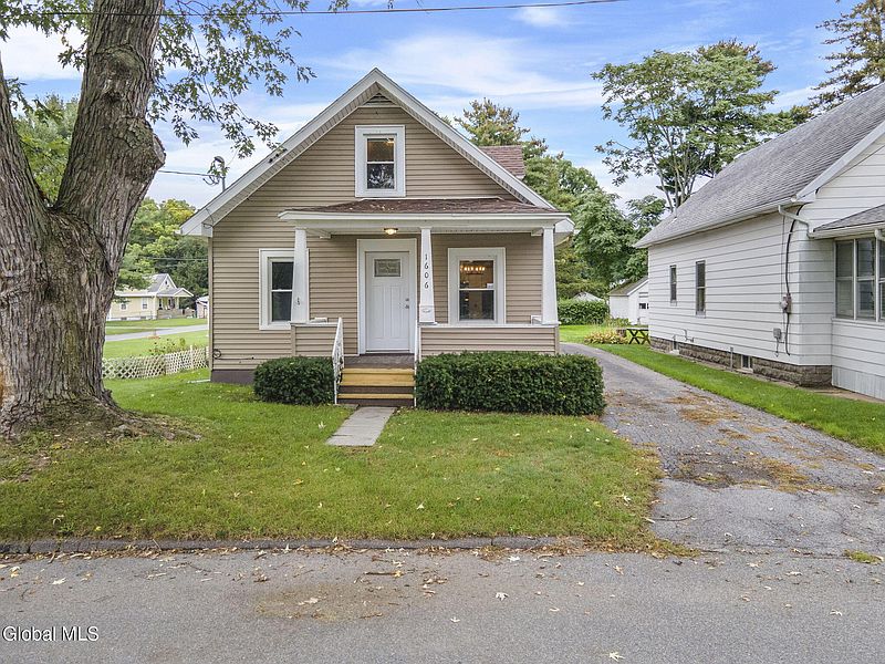 3rd image of 1606 Fordham Avenue