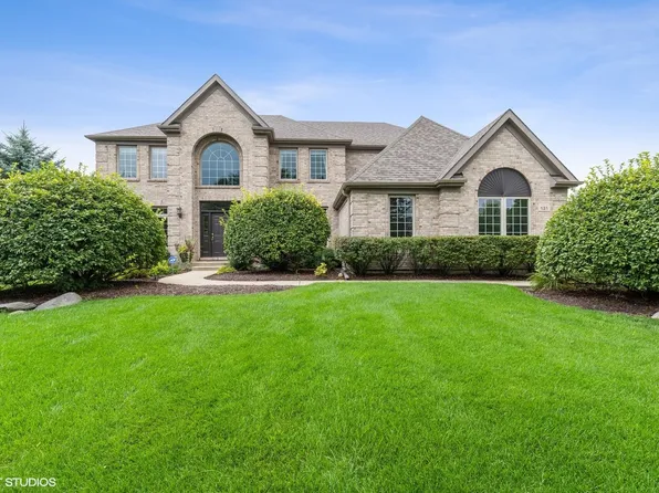 131 Boulder Dr, Lake In The Hills, IL 60156