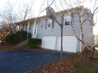 975 Freeman Rd, Hoffman Estates, IL 60192