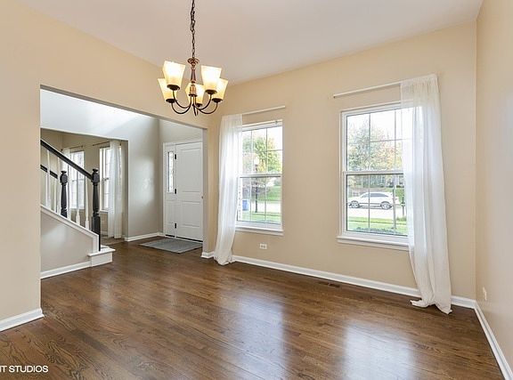 4th image of 700 E Thornwood Dr