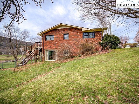 3rd image of 304 Evergreen Lane