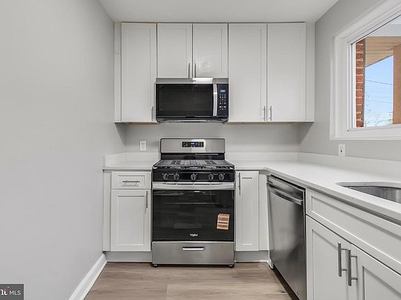 3rd image of 5005 Roseld Ct
