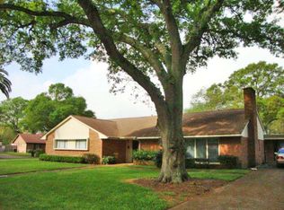 1 Palm Pl, Angleton, TX 77515