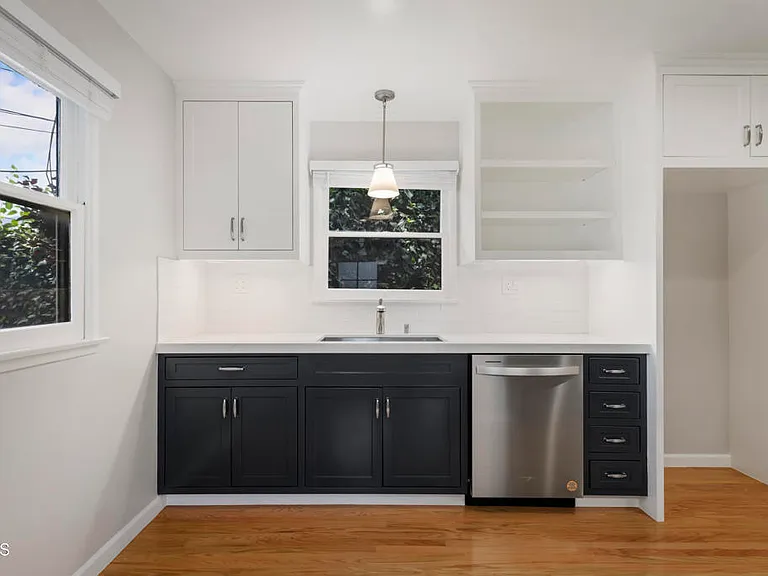 420 Violet Ave — Photo 9