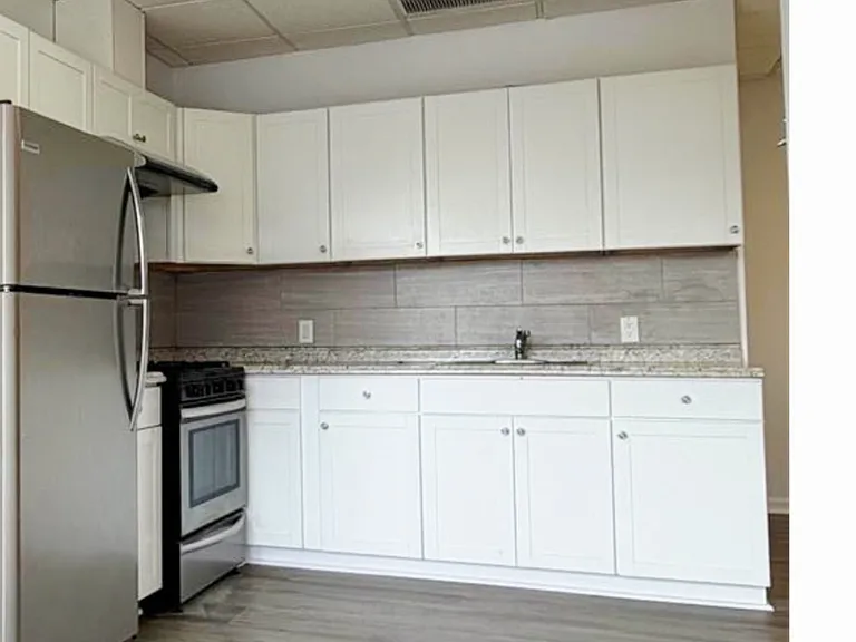 1 W Columbia Ave #5 — Photo 2