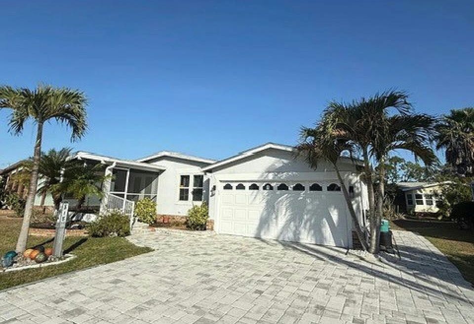 1st image of 818 Via Del Sol