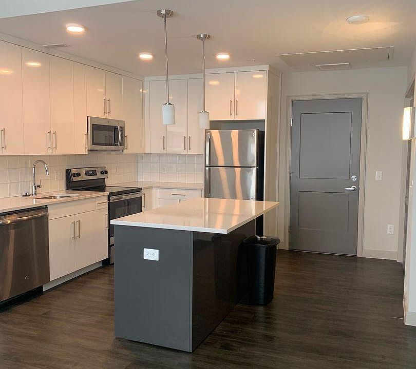 1st image of 630 Vine St #419