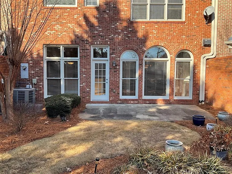 6193 Spalding Dr — Photo 18