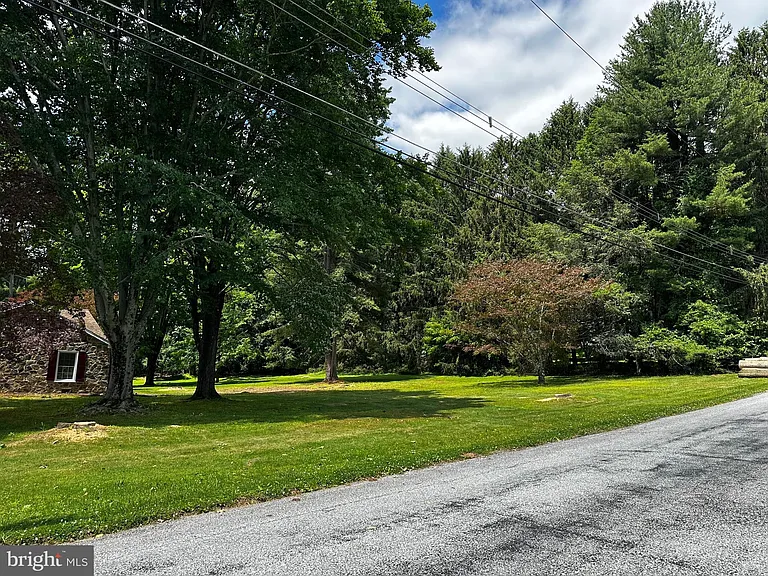 4 Smedley Dr — Photo 3